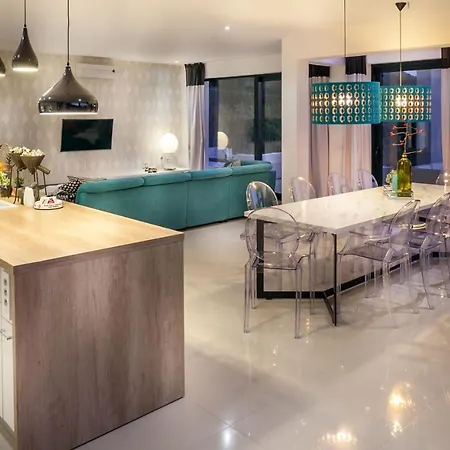 Chic A Luxury In Makarska, Pool And Gym Vila